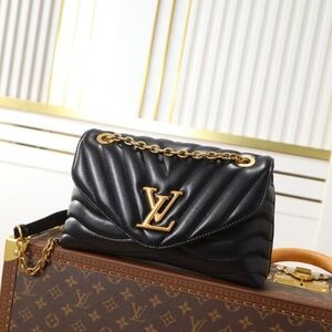 Louis Vuitton New Wave Chain Bag MM Black